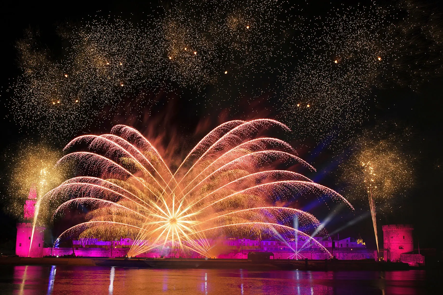 « VOILES DE NUIT » LE SAMEDI 5 OCTOBRE 2024, UN SPECTACLE PYRO-DIGITAL FEERIQUE ET MAGIQUE !